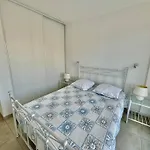 Lumineux Avec Terrasse Et Acces - Fr-1-816-15 Le Lavandou