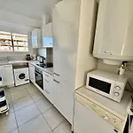 Lumineux Avec Terrasse Et Acces - Fr-1-816-15 * Le Lavandou