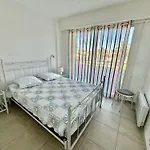 Lumineux Avec Terrasse Et Acces - Fr-1-816-15 Le Lavandou