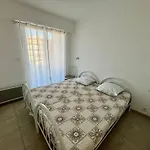 Lumineux Avec Terrasse Et Acces - Fr-1-816-15 Le Lavandou