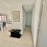 Lumineux Avec Terrasse Et Acces - Fr-1-816-15 * Le Lavandou