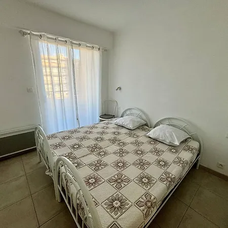 Lumineux Avec Terrasse Et Accès - Fr-1-816-15 Le Lavandou