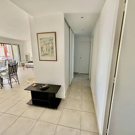 Lumineux Avec Terrasse Et Acces - Fr-1-816-15 * Le Lavandou