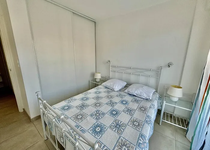 Lumineux Avec Terrasse Et Acces - Fr-1-816-15 Le Lavandou