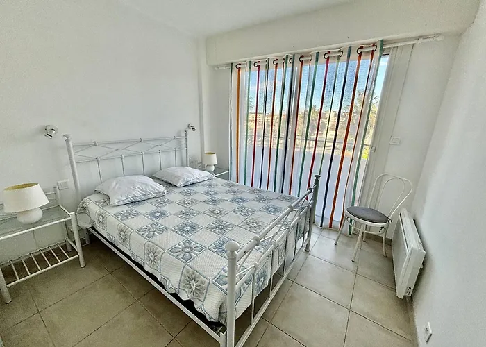 Lumineux Avec Terrasse Et Acces - Fr-1-816-15 Le Lavandou