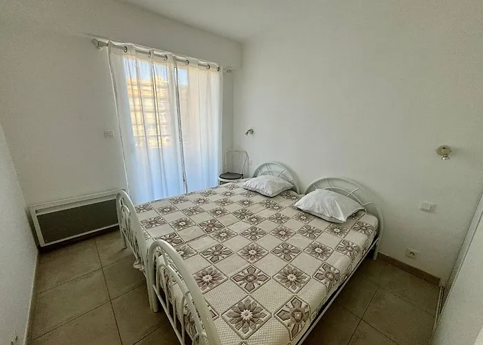 Lumineux Avec Terrasse Et Acces - Fr-1-816-15 Le Lavandou